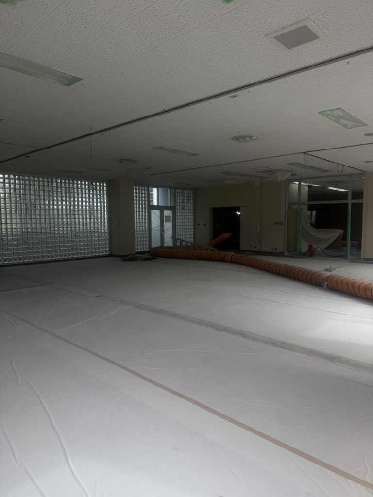 山口東京理科大学内装解体工事