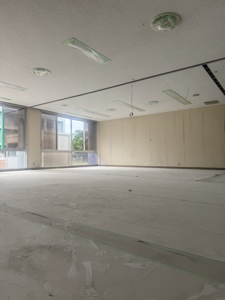 山口東京理科大学内装解体工事