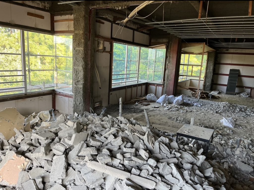 旅館内装解体工事